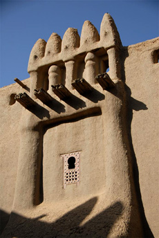 James Conlon | The potige (façade) of the typical Djenne house | Djenne, Mali | For commercial use or publication, please contact: Media Center for Art History, Columbia University. Email: mediacenter at columbia dot edu