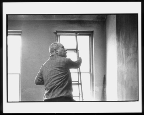 Caption: Barnett Newman working in his studio, 1960, Alexander Liberman. The Getty Research Institute, Los Angeles, (2000.R.19). © J. Paul Getty Trust.